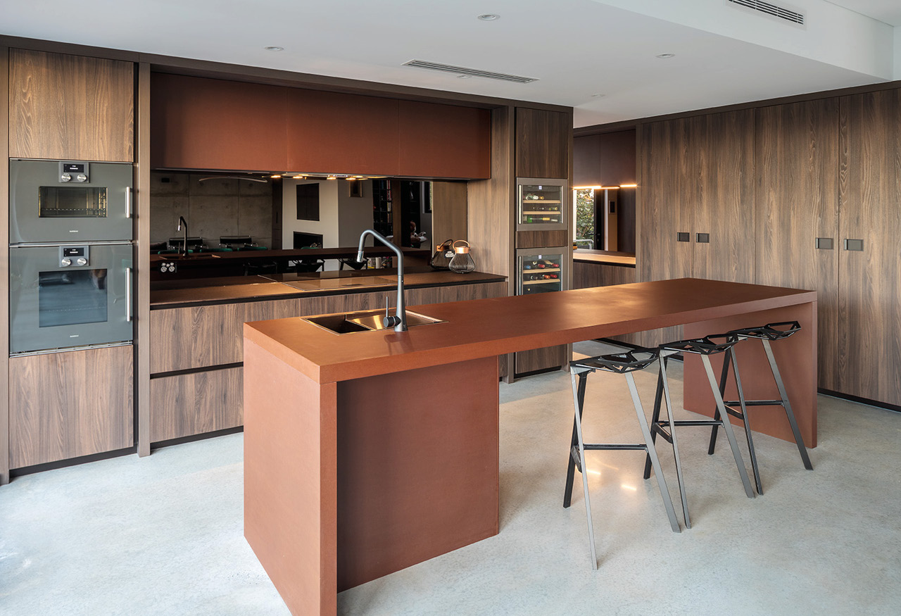 Keuken van Watermans Bay Design met PaperStone keukeneiland