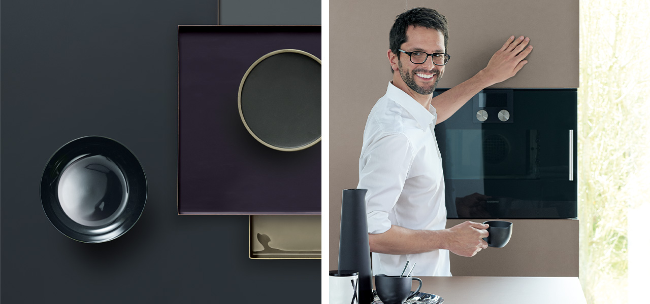 Een afbeelding in twee delen. Links zijn donkere serviesstukken op een mat oppervlak te zien. Rechts staat een man in een moderne keuken die een glad, gelakt kastoppervlak aanraakt. Het gelakte plaatmateriaal is van PrimeBoard.